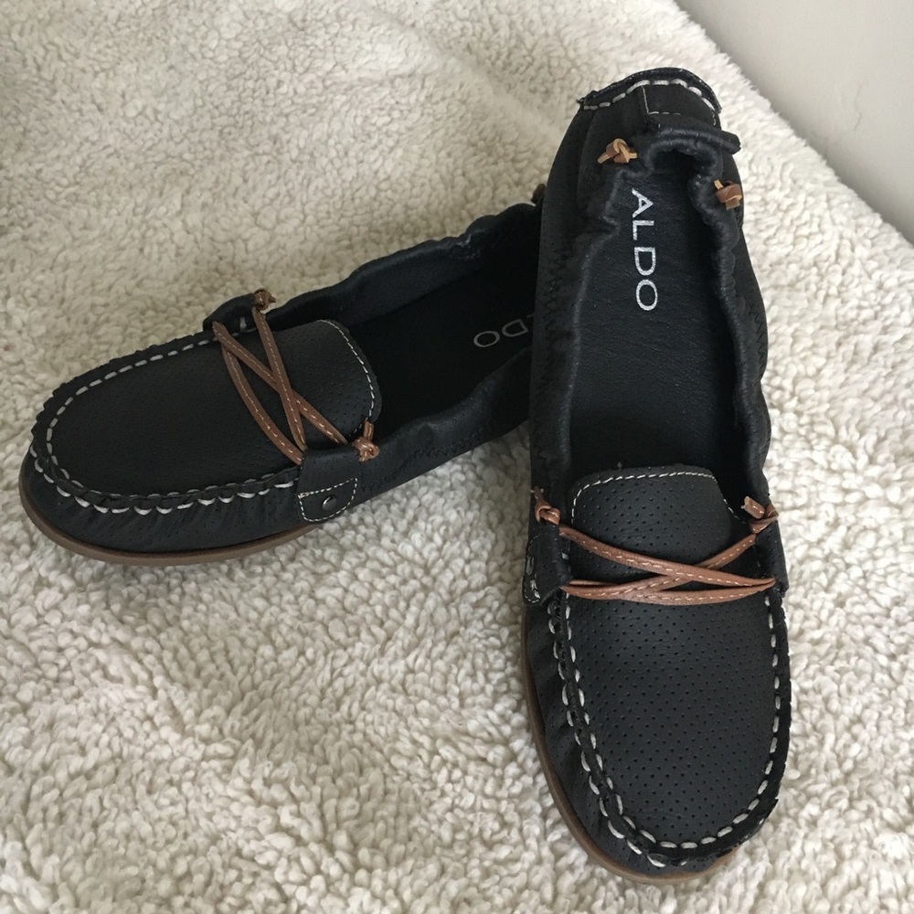 Aldo Women’s Black & Tan Moccasins size 7